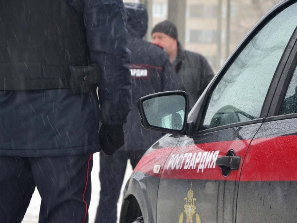 Росгвардейцы Северодвинска задержали подозреваемого в нанесении резаной раны посетителю бара